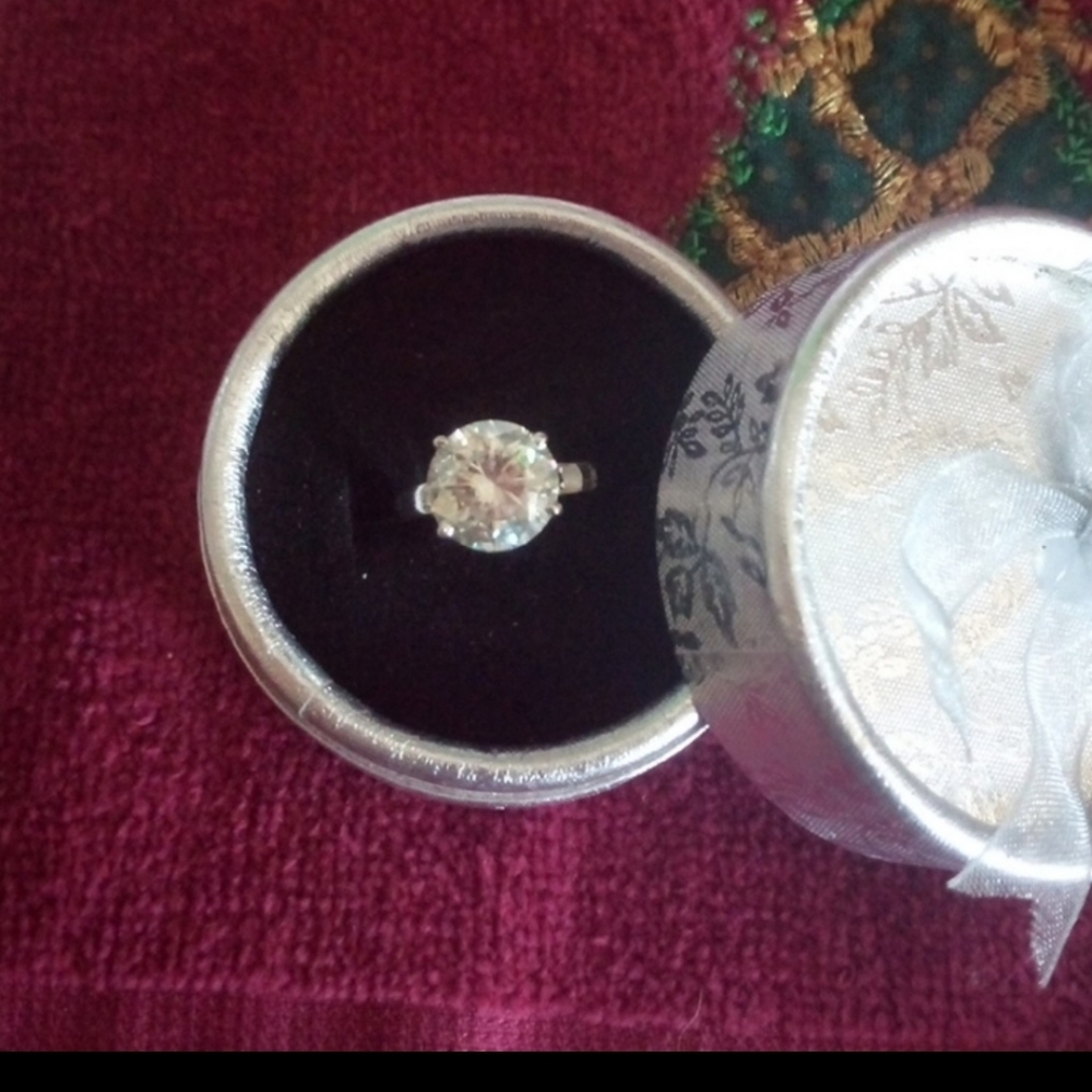 Mossinite - Picture 3 of 8